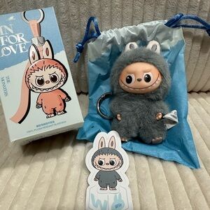 “W” Pin For Love Series (L-Z) grey Labubu.PopMart.New. Box opened to verify.